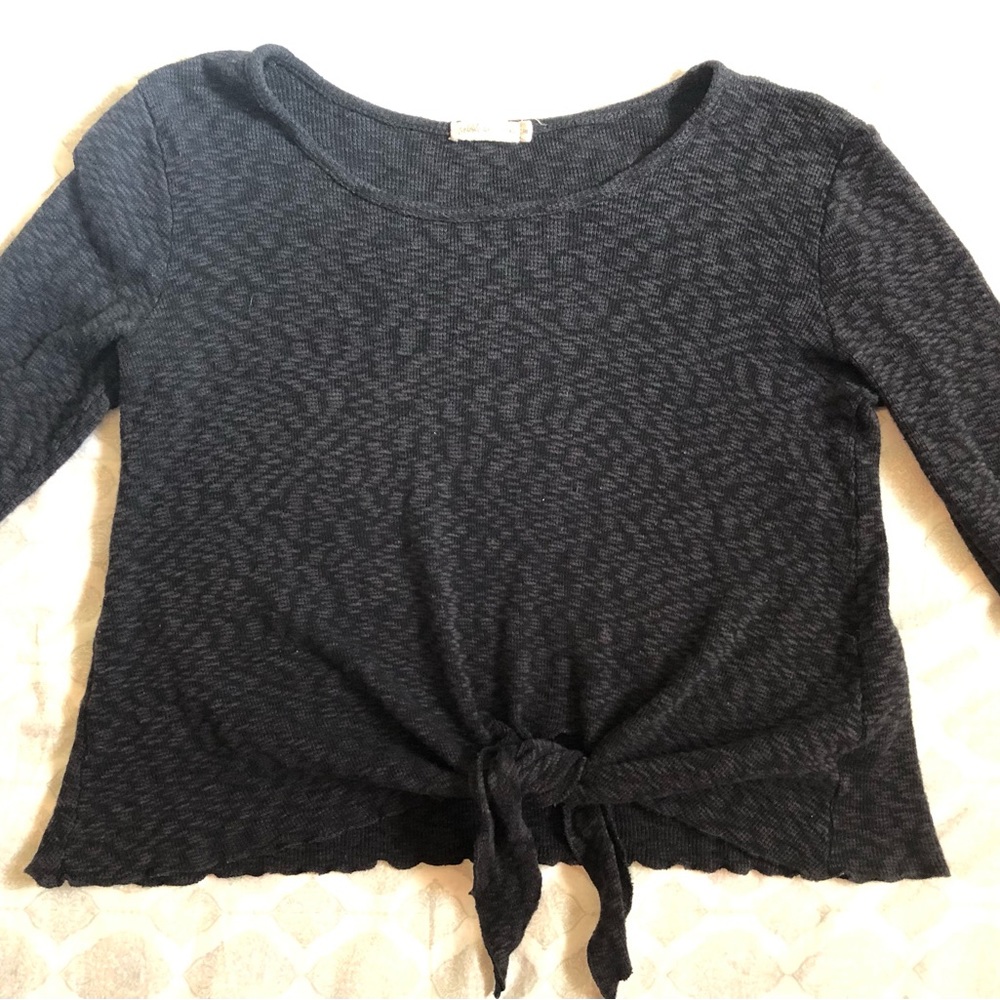 Pebble and Stone Front tie cropped top size medium